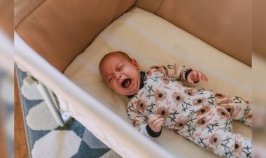 क्या आप भी अपने न्यू बॉर्न बेबी के रातभर जगने से तंग आ गई हैं, अपनाएं ये तरीका चैन की नींद सोएगा आपका बच्चा