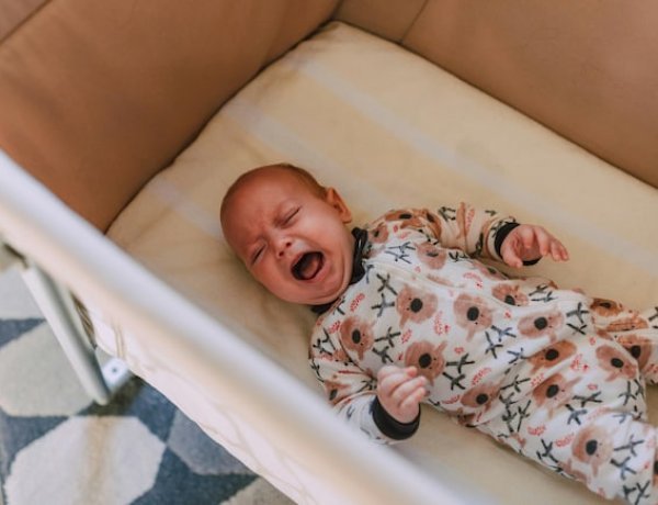 क्या आप भी अपने न्यू बॉर्न बेबी के रातभर जगने से तंग आ गई हैं, अपनाएं ये तरीका चैन की नींद सोएगा आपका बच्चा