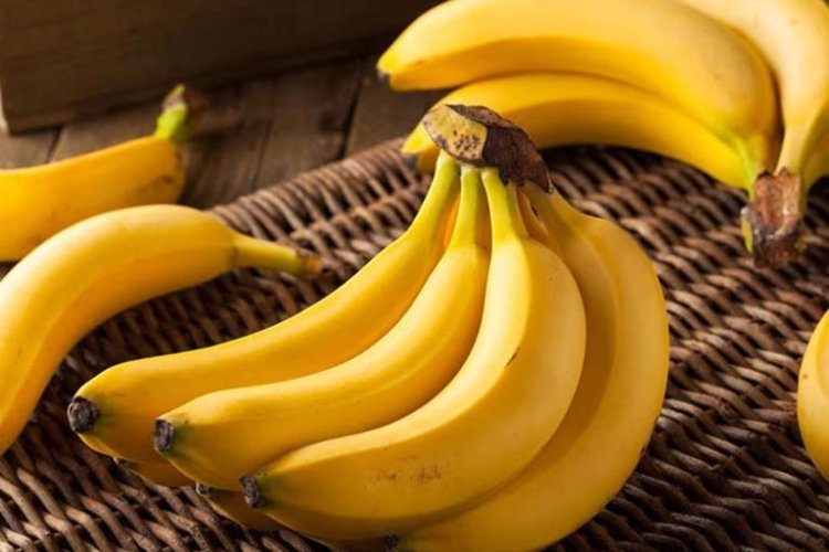 एक दिन में बहुत ज़्यादा केले खाने से क्या होता है; जानें इसके साइड इफ़ेक्ट